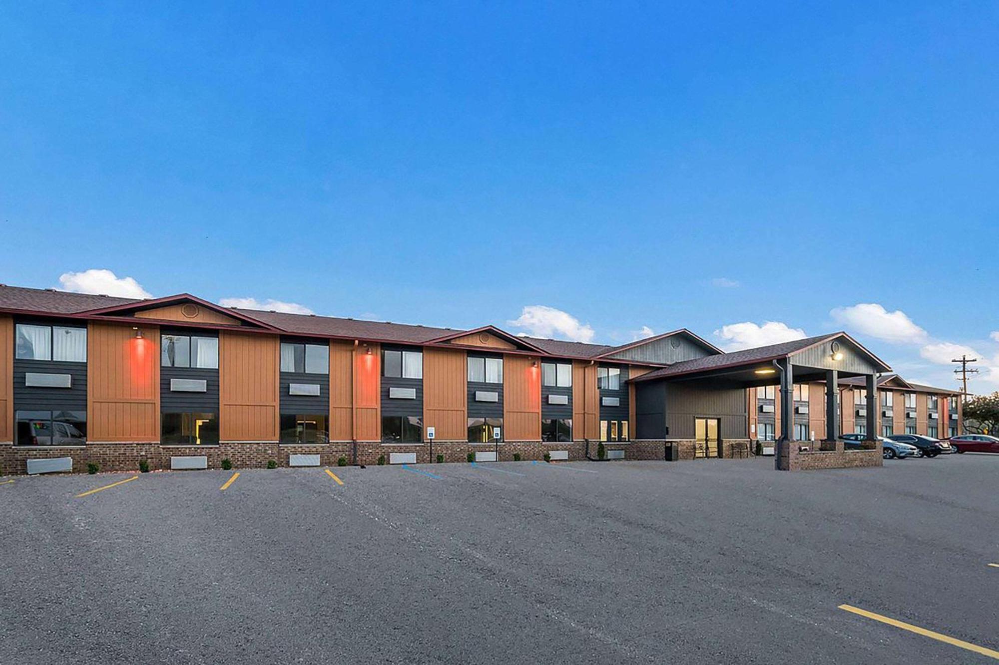 Super 8 By Wyndham Marstonモーテル エクステリア 写真